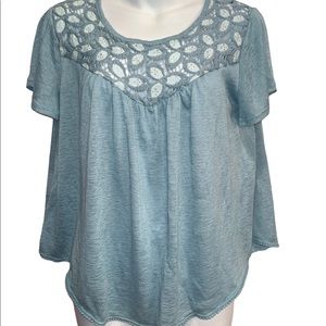 Cape Juby  Crochet Yolk Floral appliqué tee shirt Top.  Blue. Size medium